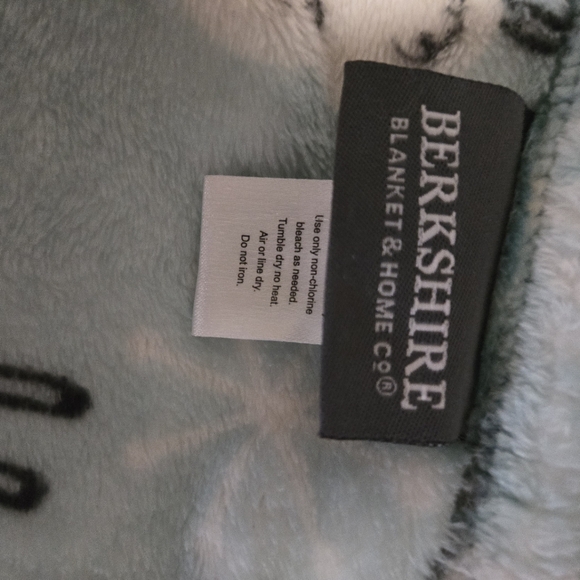 Berkshire Blanket - Picture 3 of 4